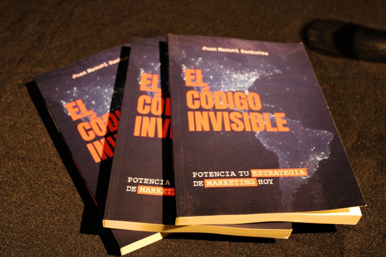 Libro “El Código Invisible” de Juan Manuel Sanhueza abrió conversación sobre marketing con sentido en el Teatro Municipal de Temuco