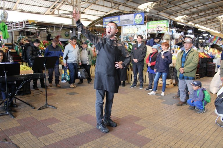 En Temuco Celebran el Día Mundial de la Ópera con intervención artística en la Feria Pinto