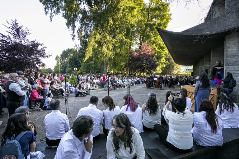 Con jornada artística gratuita en los jardines del Teatro Municipal de Temuco se cierra la temporada 2025