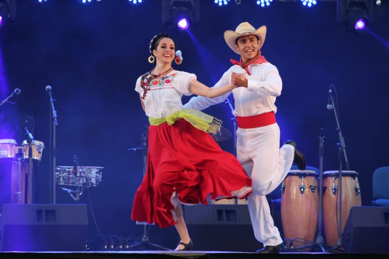 Ballet Folklórico de la Universidad de La Frontera presenta “Magia Chilena con  aires de Chiloé”